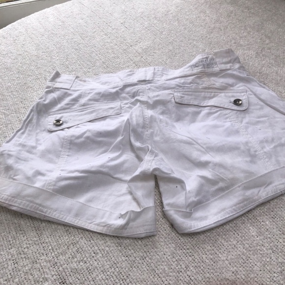 Powder Room size medium white shorts. Lots of buttons and pockets. - Picture 8 of 8